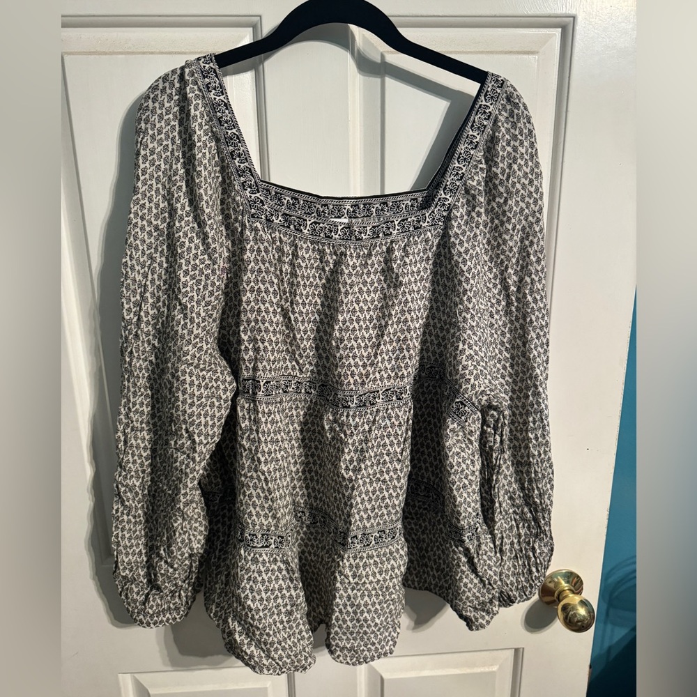 Square neck floral long sleeve top